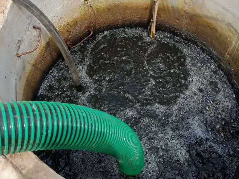 成都郫县犀浦镇环卫汽车清掏化粪池，专业疏通下水管道
